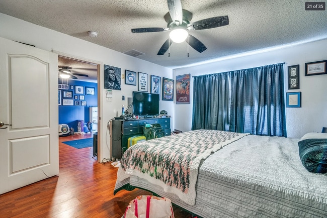 Building Photo - 4510 Lake Haven Dr