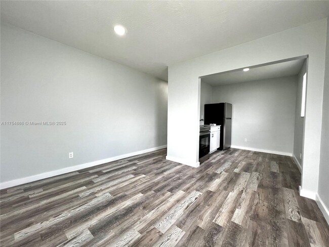 Building Photo - 805 NW 7th Ave