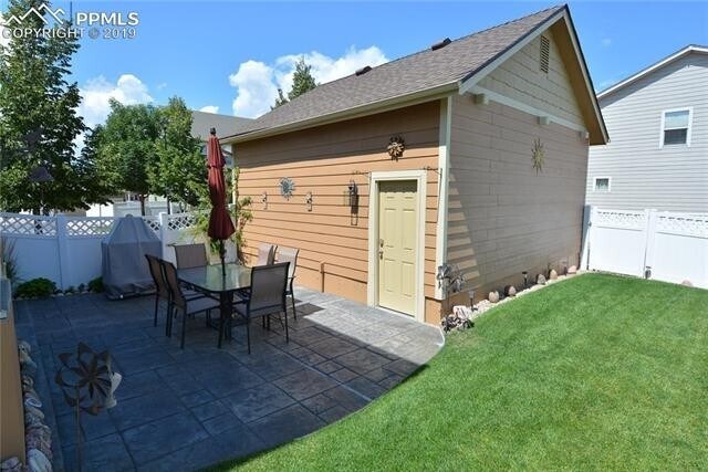 Building Photo - 2202 Hanham Dr