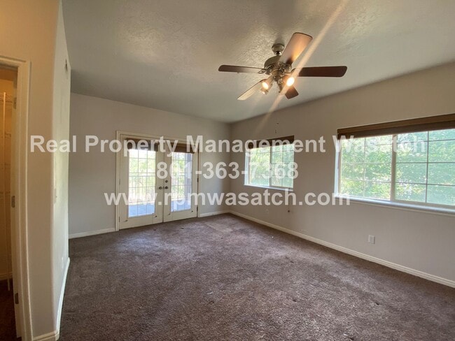 Building Photo - Cute 3 Bedroom 2 Bath Condo with a View!