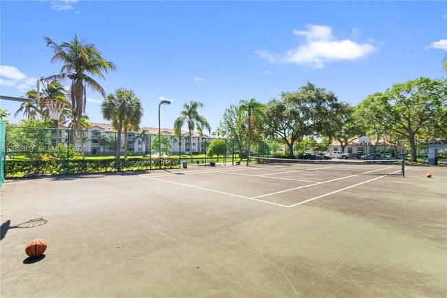 Building Photo - 2640 S University Dr