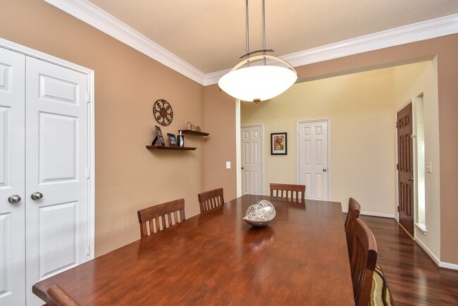 Building Photo - 1211 Deerbrook Dr