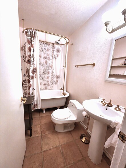 Building Photo - 5322 Colodny Dr