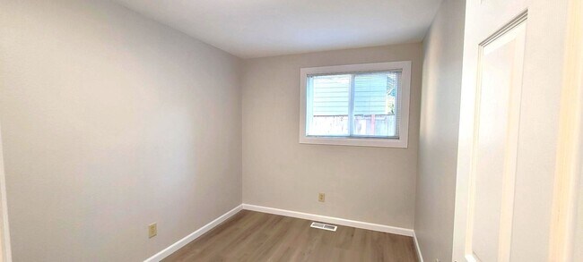 Building Photo - Updated 4 Bedroom Rambler – Spacious, Styl...