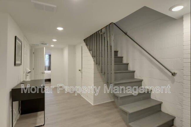 Building Photo - 1166 Randolph Ave