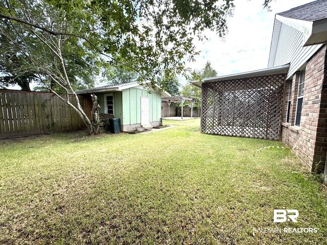 Building Photo - 9964 Hollowbrook Ave