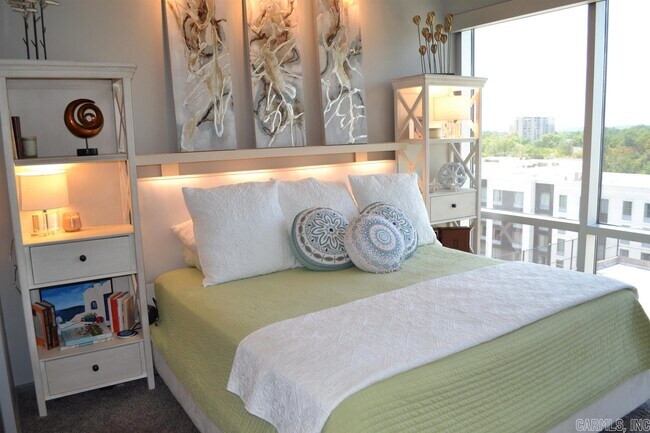 Building Photo - 315 Rock St