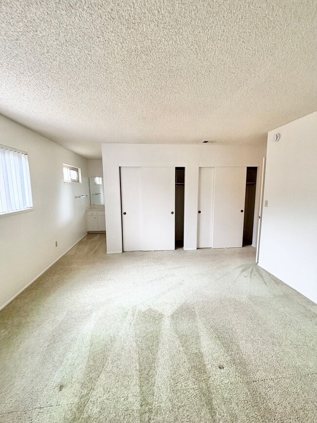 Building Photo - Spacious 4 Bedroom Home Available Now!
