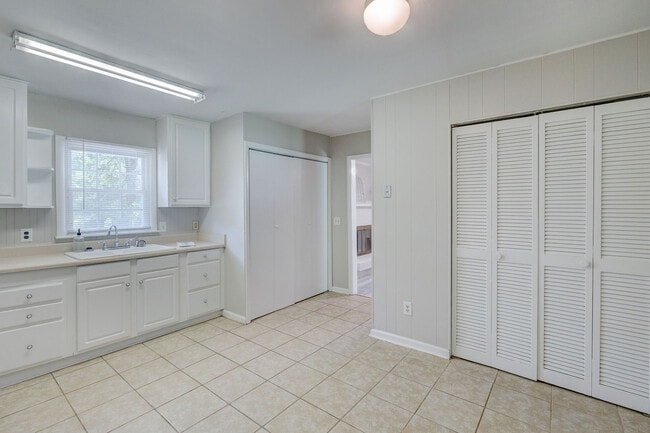 Building Photo - 213 El Ogden Dr