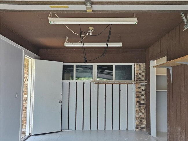 Building Photo - 806 Ranch Rd
