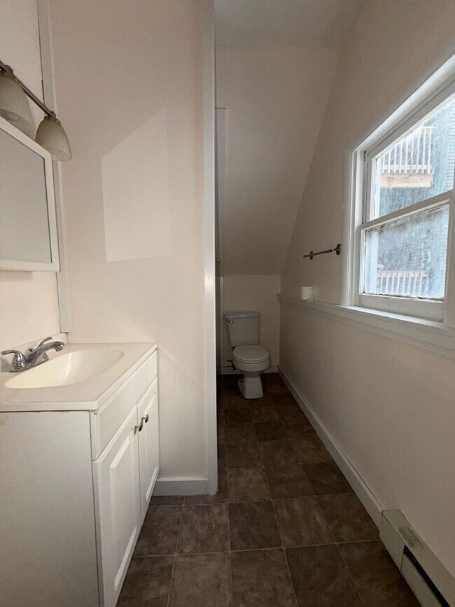 Building Photo - 139 Broadway