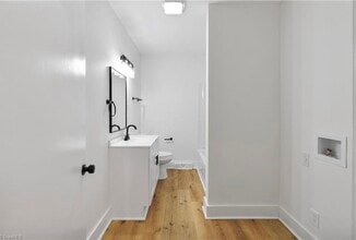 Building Photo - 312 Vance St