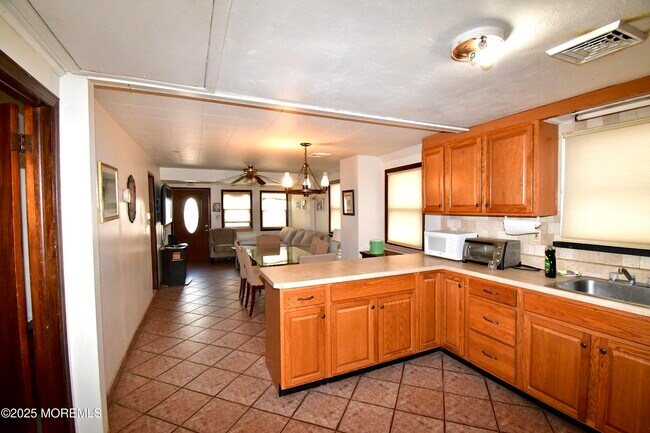 Building Photo - 13 Danby Pl