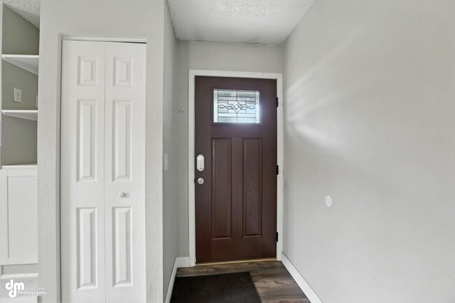 Building Photo - 2 bed 1 bath home