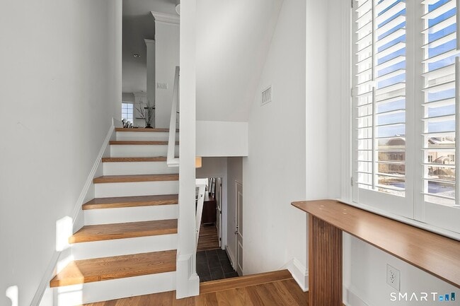 Building Photo - 35 Moorland Dr