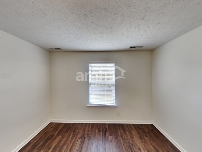 Building Photo - 204 Creekwood Drive