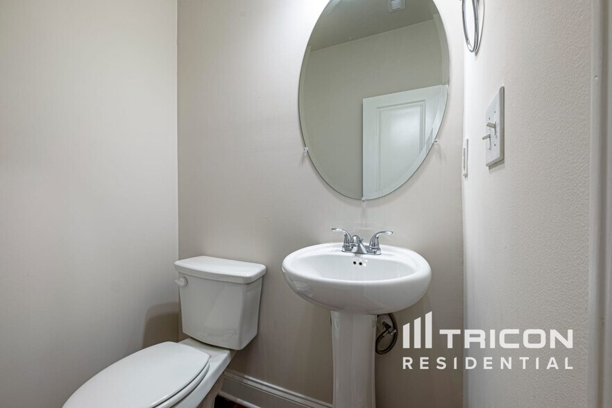 Building Photo - 1452 Silver Charm Ln