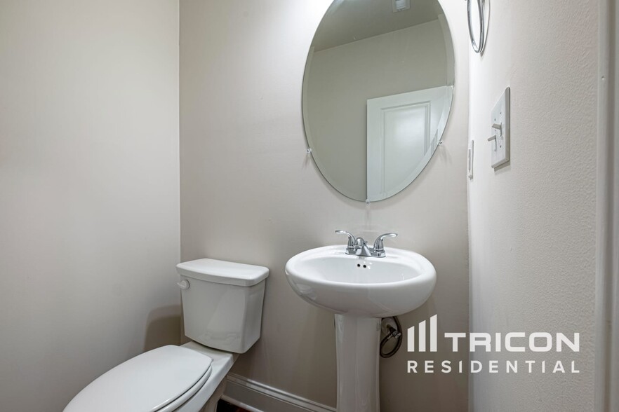 Building Photo - 1492 Silver Charm Ln