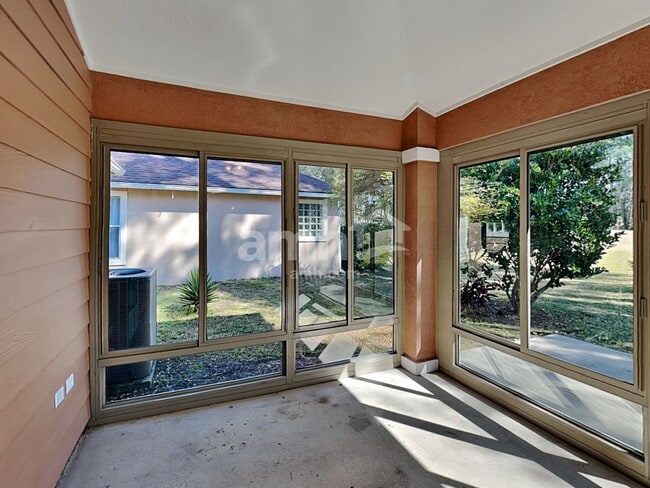 Building Photo - 805 Putters Green Way N