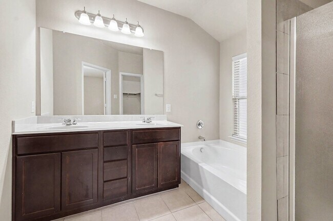 Building Photo - 1412 Villa Paloma Blvd
