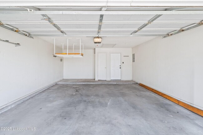 Building Photo - 10702 Akron Ave