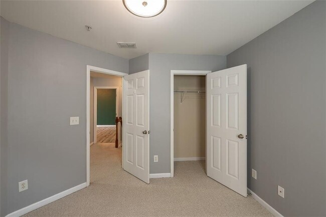Building Photo - 331 Balaban Cir