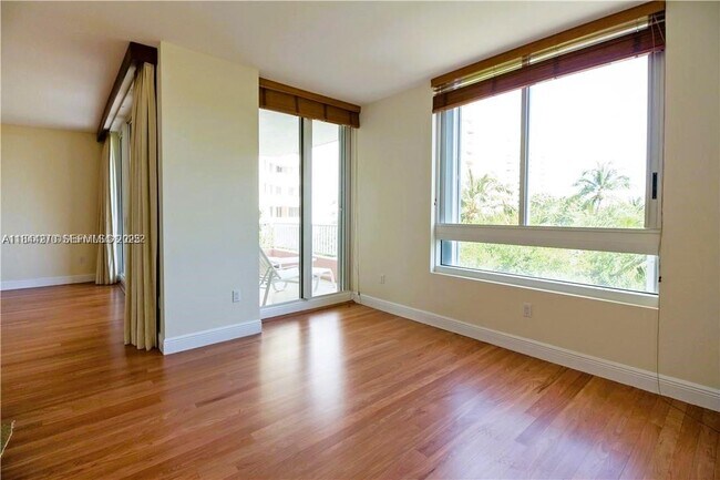 Building Photo - 785 Crandon Blvd