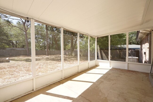 Building Photo - 4 Bedroom Home in Valparaiso- Near Eglin AFB
