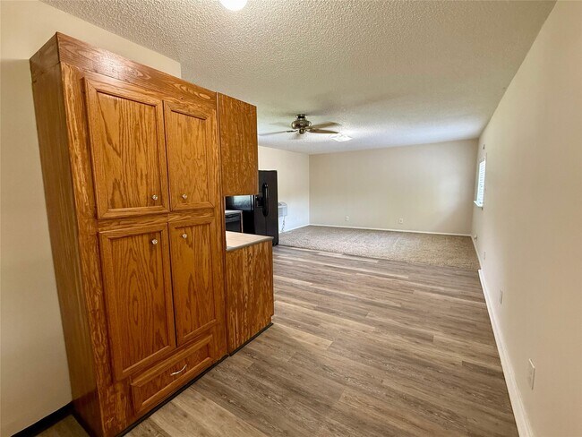 Building Photo - 17903 Strack Dr