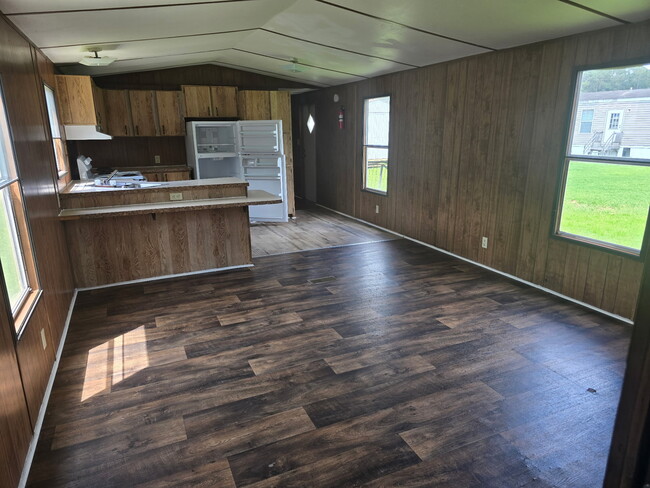 Building Photo - 472 Ruben Wells Rd