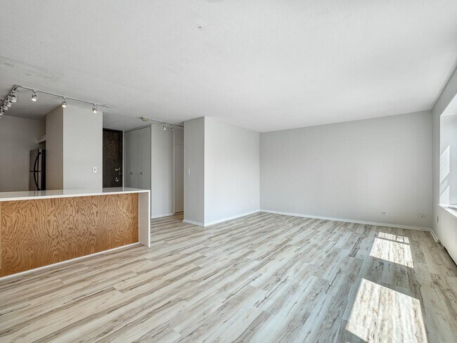 Building Photo - 15 S 1st St