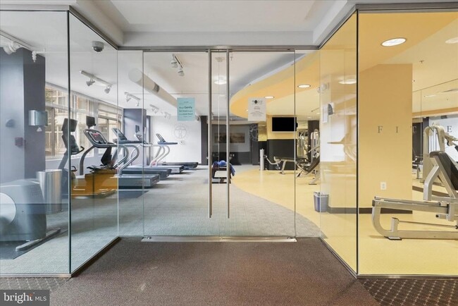 Building Photo - 3600 S Glebe Rd