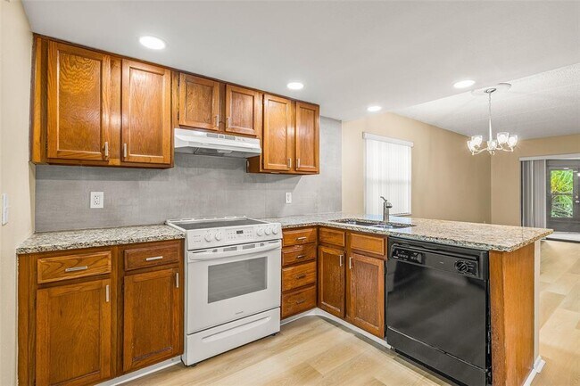Building Photo - 125 Woodlake Wynde