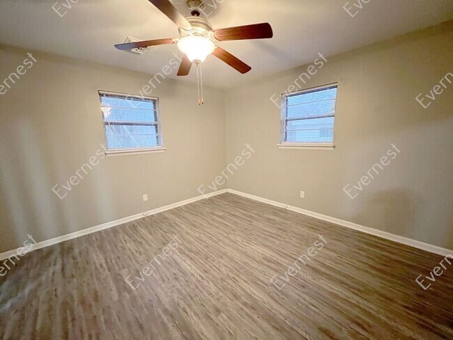 Building Photo - 7809 Bradley Dr