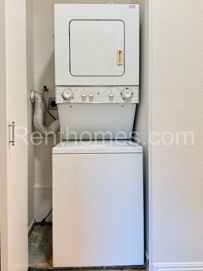 Building Photo - 10750 Aderman Ave