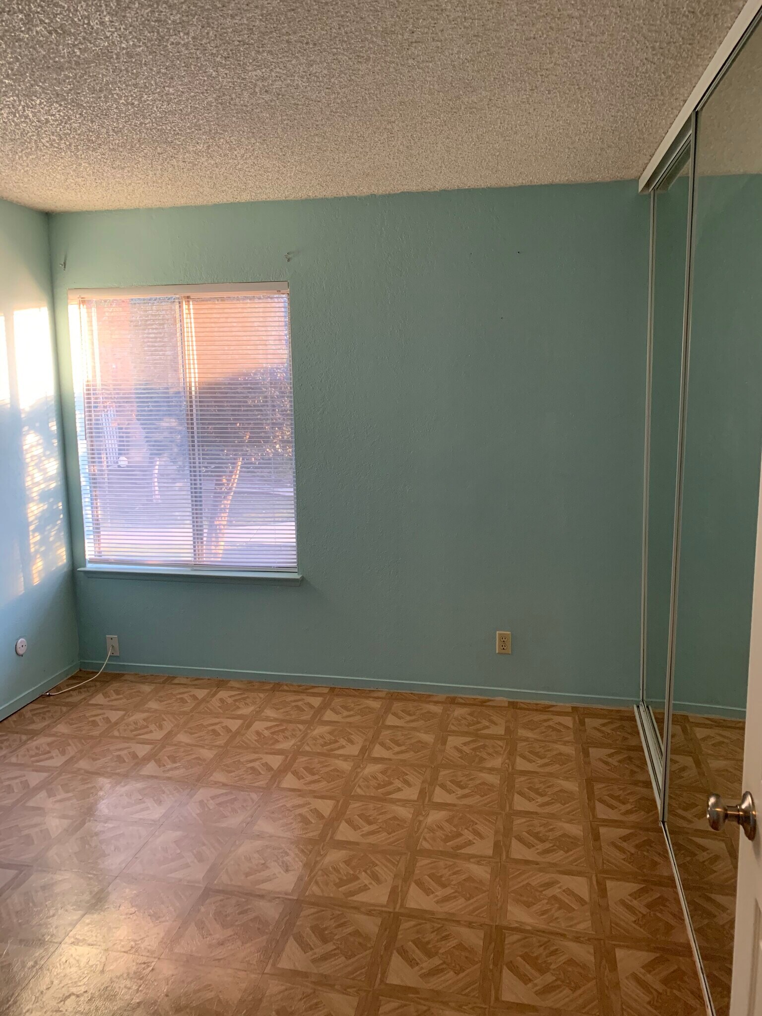 Building Photo - 450 S Argyle Ave