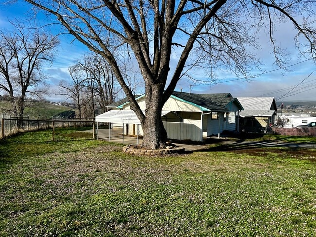 Building Photo - 3-Bedroom Home on Corner Lot with a View!