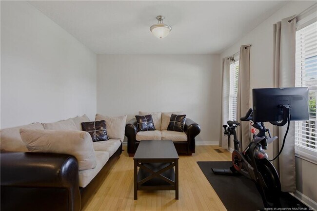 Building Photo - 420 Thorncliff Dr