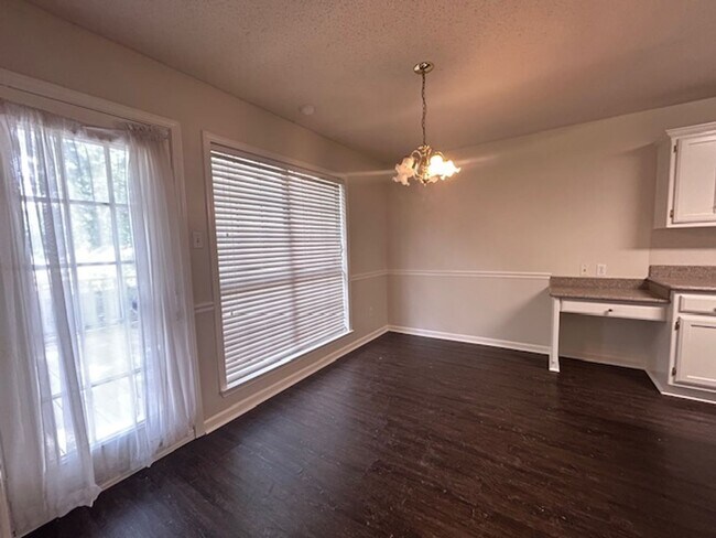 Building Photo - 4073 Willow Glen Cir