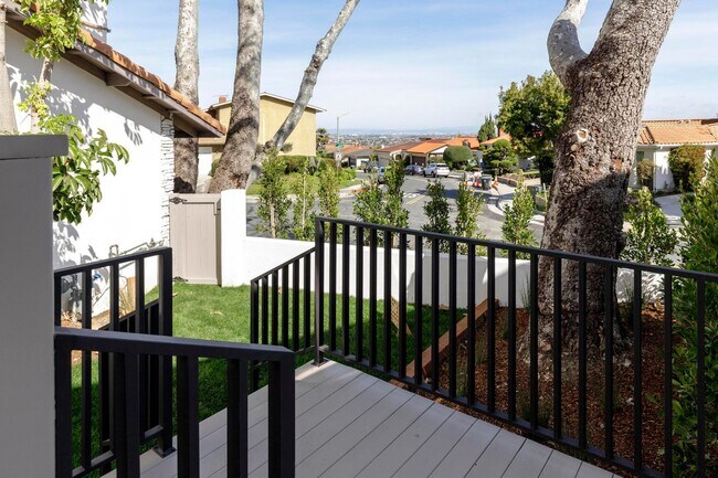 Building Photo - **3900 Paseo De Las Tortugas Torrance** Spacious 4 bedroom 3 bath with beautiful view!