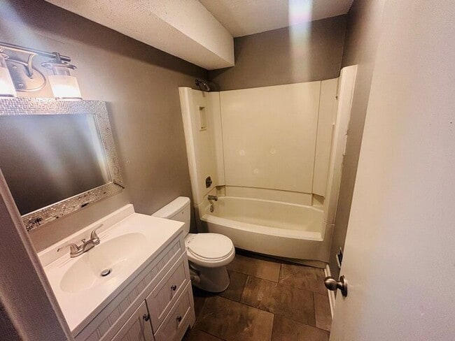 Building Photo - 9 Meredith Ct