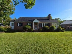 Building Photo - 5 Bedroom home