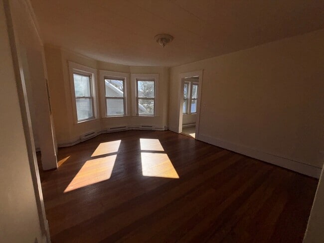 Building Photo - 68 Laurel St