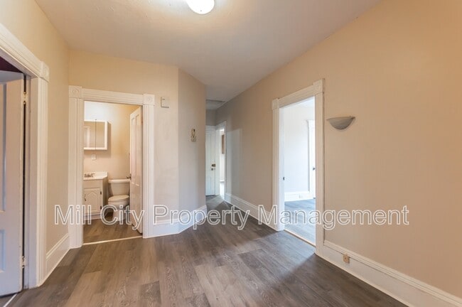 Building Photo - 261 Orange St