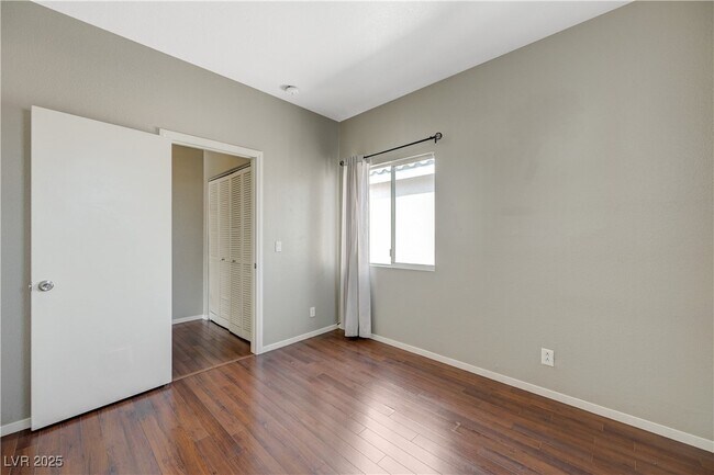 Building Photo - 971 Whispering Grove Ave