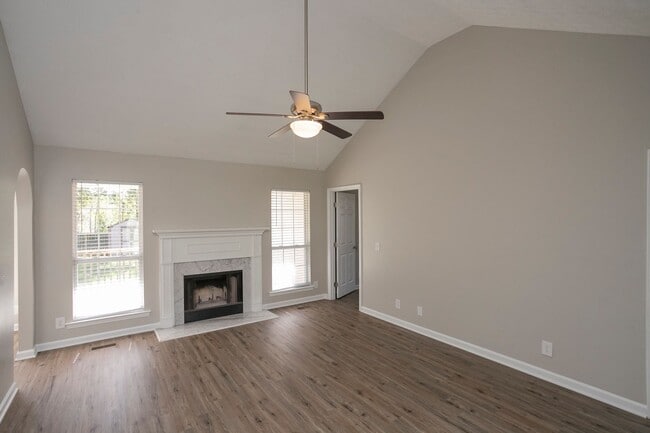 Building Photo - 112 Heritage Dr