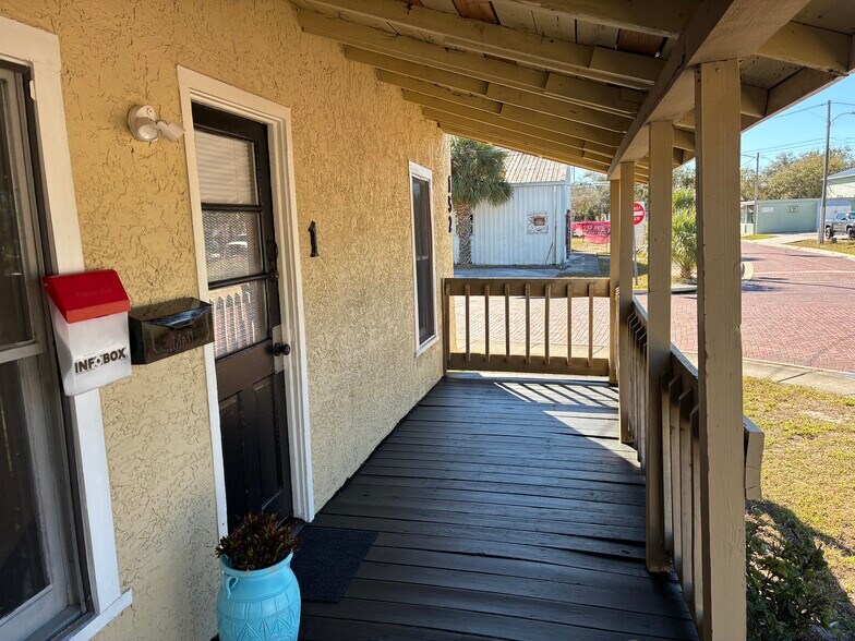 Building Photo - 152 3rd St NW