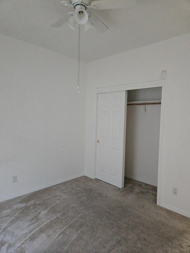 Building Photo - 8415 Calle Soquelle NE