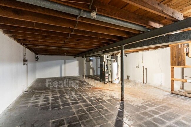 Building Photo - 801 Thomas Ave