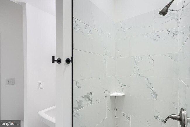 Building Photo - 7 S Carrollton Ave